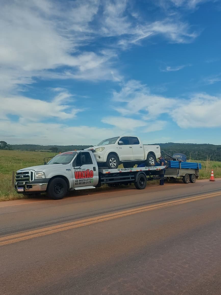 Socorro para carros quebrados na via